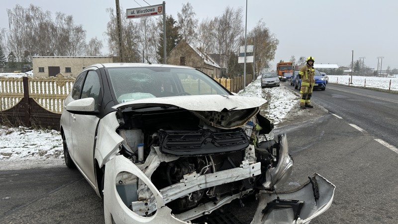 Zderzenie trzech samochodów w Gruszczynie