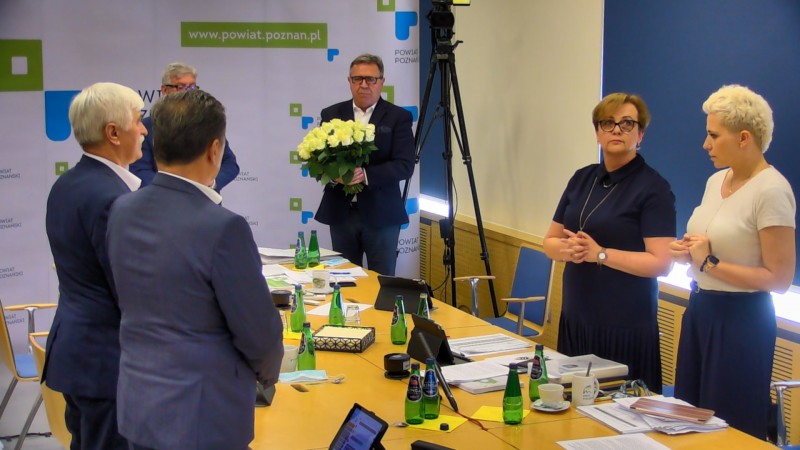 ZARZĄD POWIATU W POZNANIU Z ABSOLUTORIUM