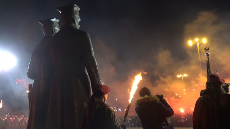PRZY POMNIKU POWSTAŃCÓW WIELKOPOLSKICH