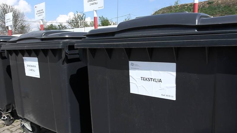 SEGREGACJA ODPADÓW TEKSTYLNYCH I ODZIEŻOWYCH