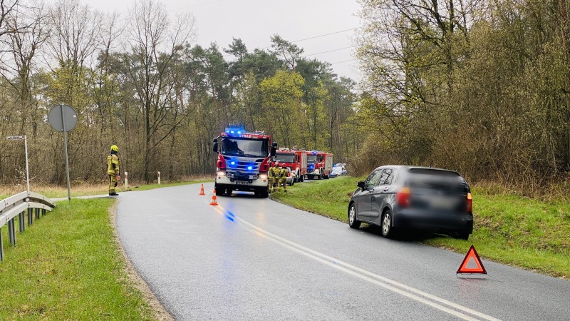 Zderzenie dwóch samochodów przed Wierzonką